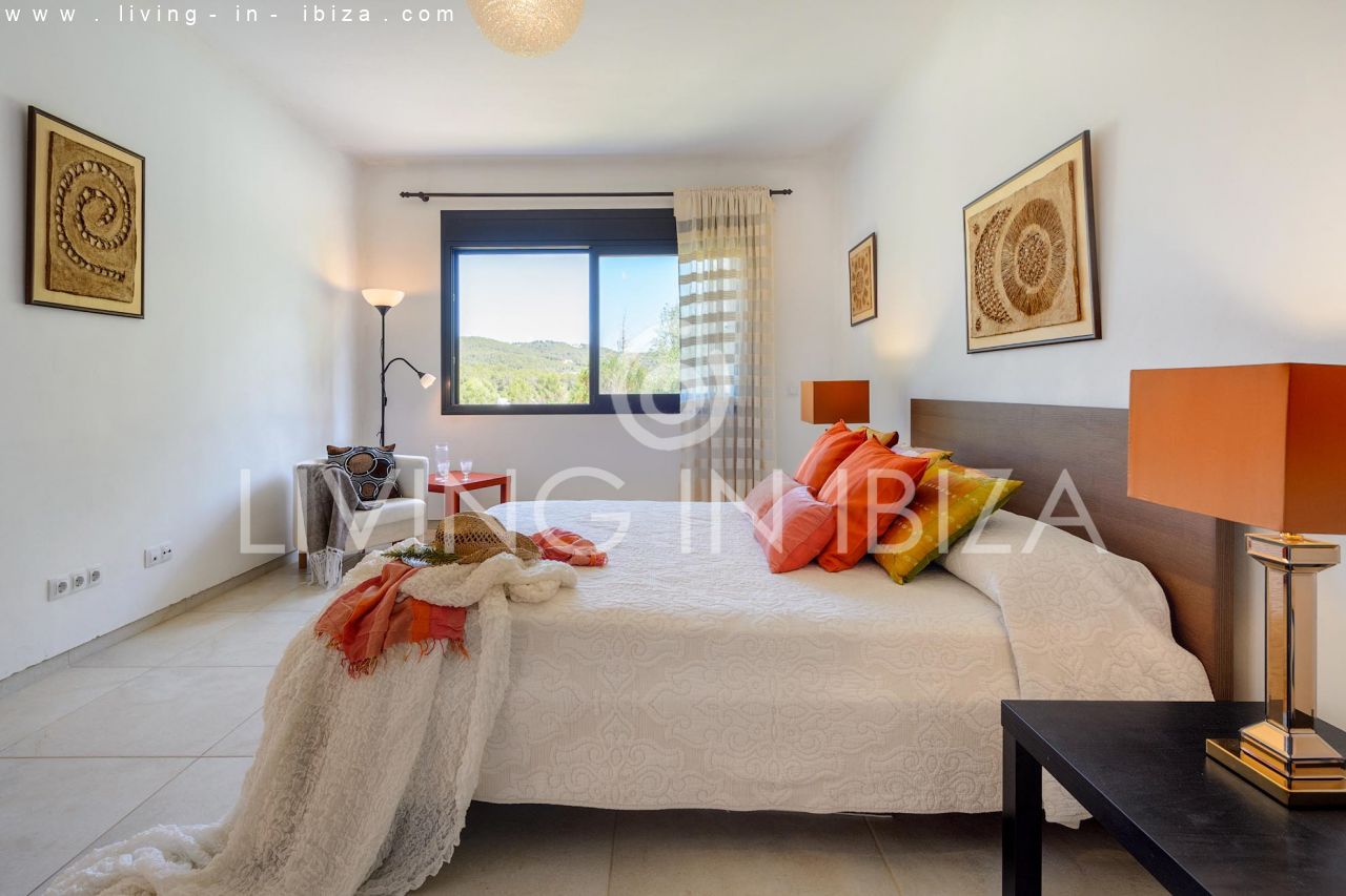 Atractiva casa moderna nueva en el campo cerca de Santa Gertrudis San Lorenzo, piscina, calefacción suelo radiante en alquiler anual a largo plazo