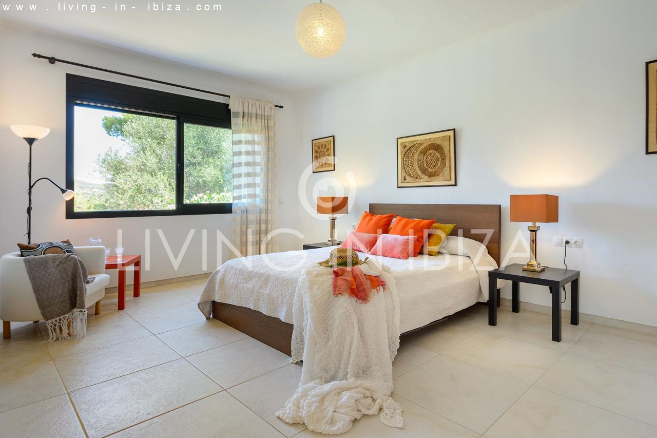 Atractiva casa moderna nueva en el campo cerca de Santa Gertrudis San Lorenzo, piscina, calefacción suelo radiante en alquiler anual a largo plazo