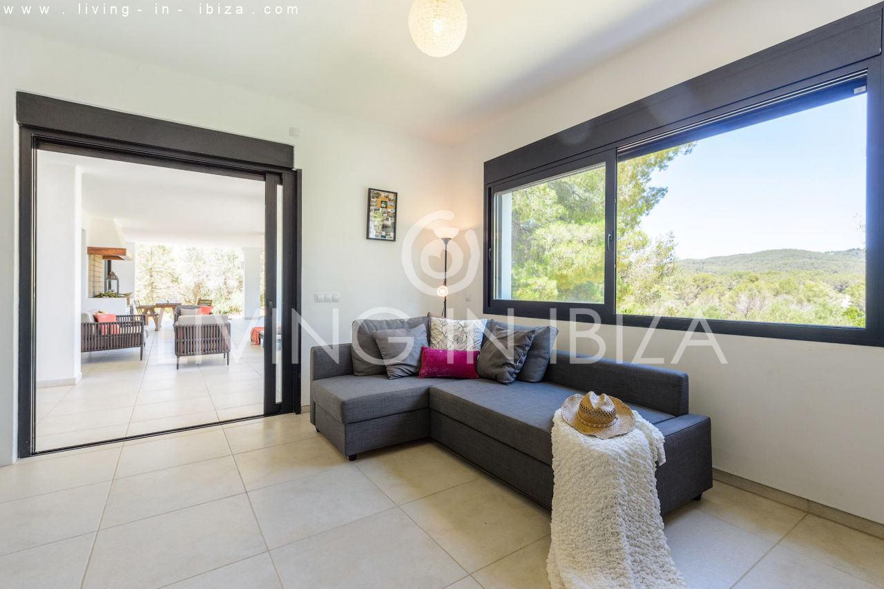 Atractiva casa moderna nueva en el campo cerca de Santa Gertrudis San Lorenzo, piscina, calefacción suelo radiante en alquiler anual a largo plazo