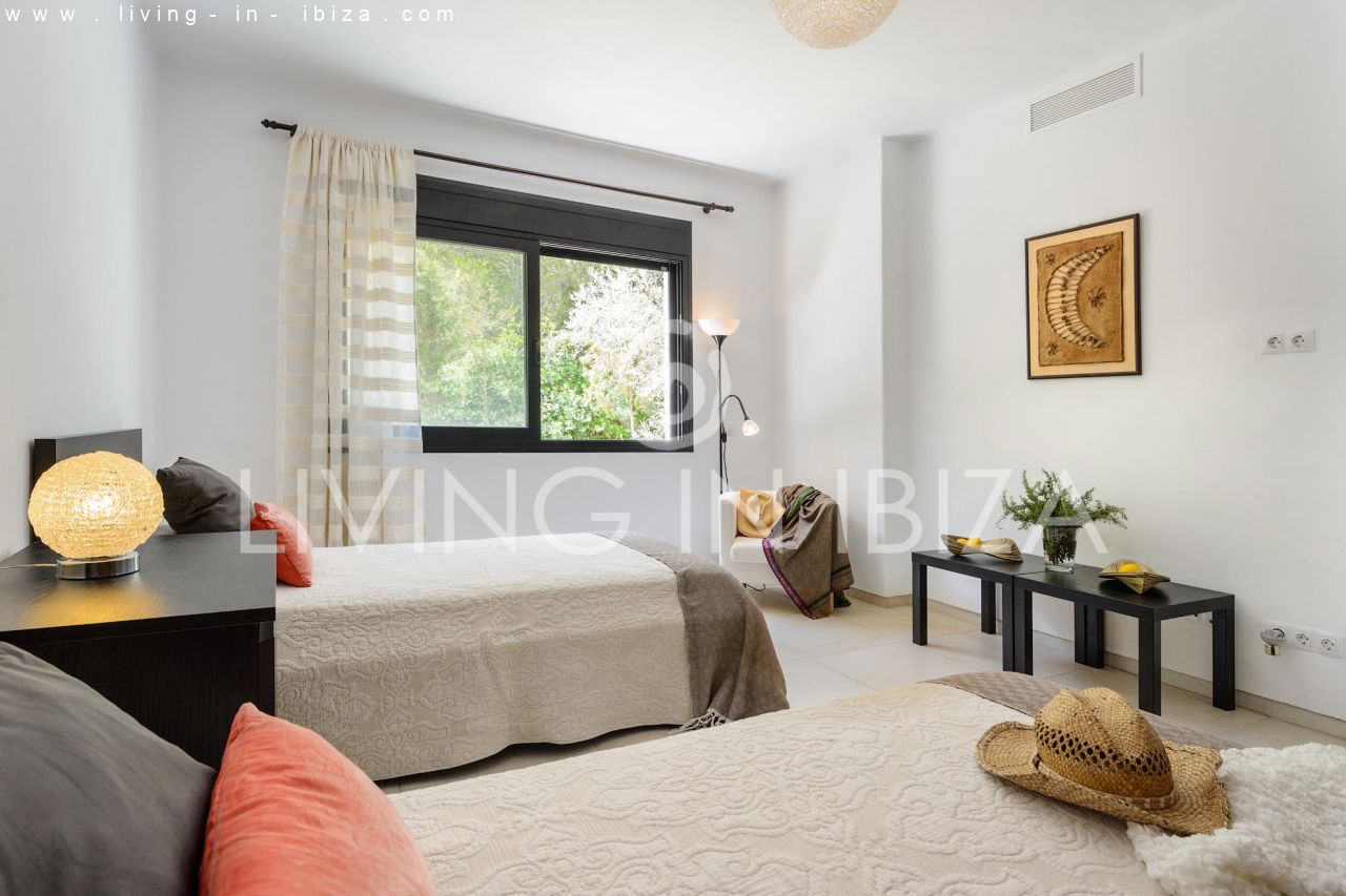 Atractiva casa moderna nueva en el campo cerca de Santa Gertrudis San Lorenzo, piscina, calefacción suelo radiante en alquiler anual a largo plazo