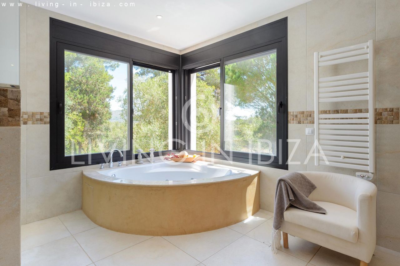 Atractiva casa moderna nueva en el campo cerca de Santa Gertrudis San Lorenzo, piscina, calefacción suelo radiante en alquiler anual a largo plazo