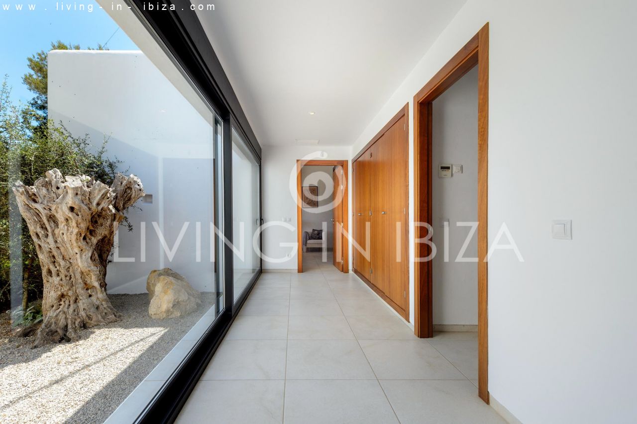 Atractiva casa moderna nueva en el campo cerca de Santa Gertrudis San Lorenzo, piscina, calefacción suelo radiante en alquiler anual a largo plazo