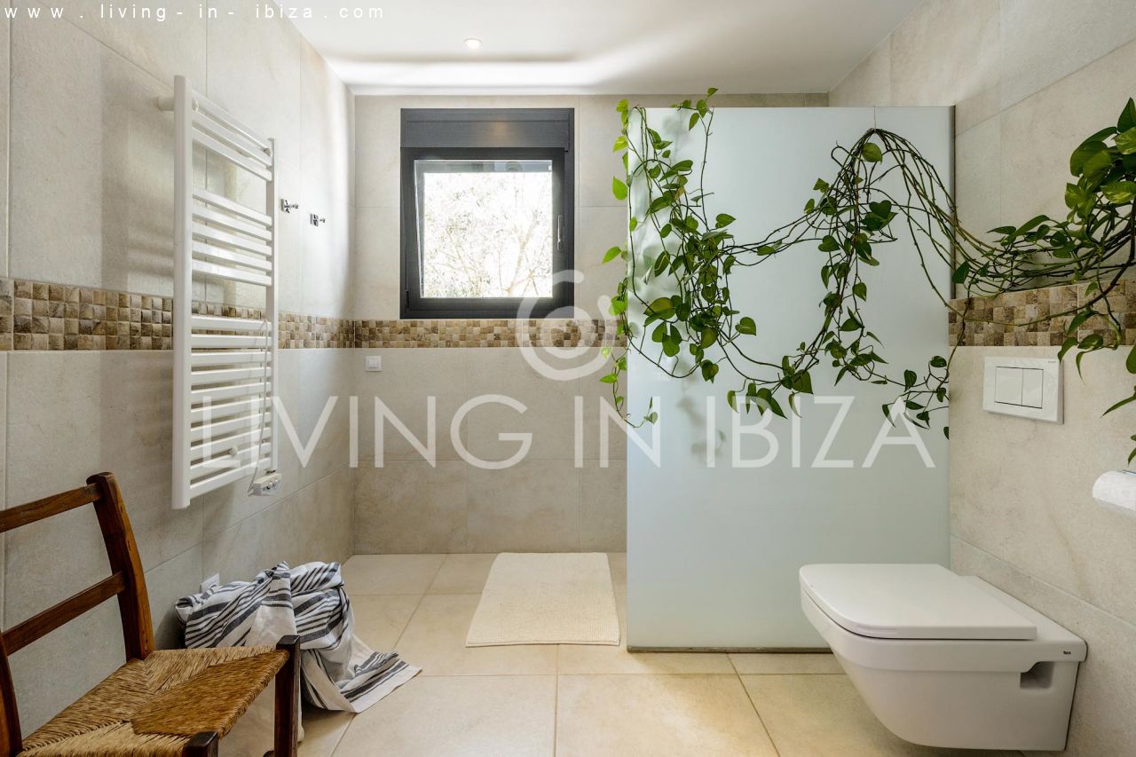 Atractiva casa moderna nueva en el campo cerca de Santa Gertrudis San Lorenzo, piscina, calefacción suelo radiante en alquiler anual a largo plazo