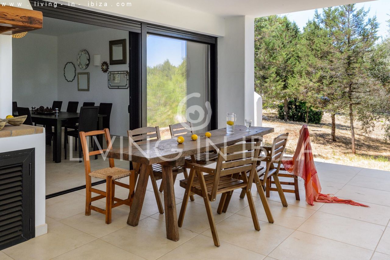 Atractiva casa moderna nueva en el campo cerca de Santa Gertrudis San Lorenzo, piscina, calefacción suelo radiante en alquiler anual a largo plazo