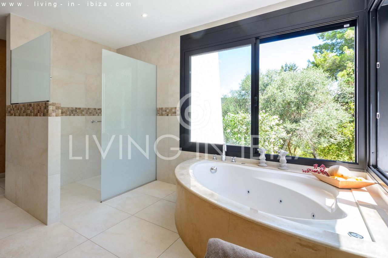 Atractiva casa moderna nueva en el campo cerca de Santa Gertrudis San Lorenzo, piscina, calefacción suelo radiante en alquiler anual a largo plazo