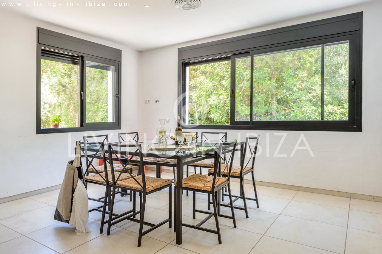 Atractiva casa moderna nueva en el campo cerca de Santa Gertrudis San Lorenzo, piscina, calefacción suelo radiante en alquiler anual a largo plazo