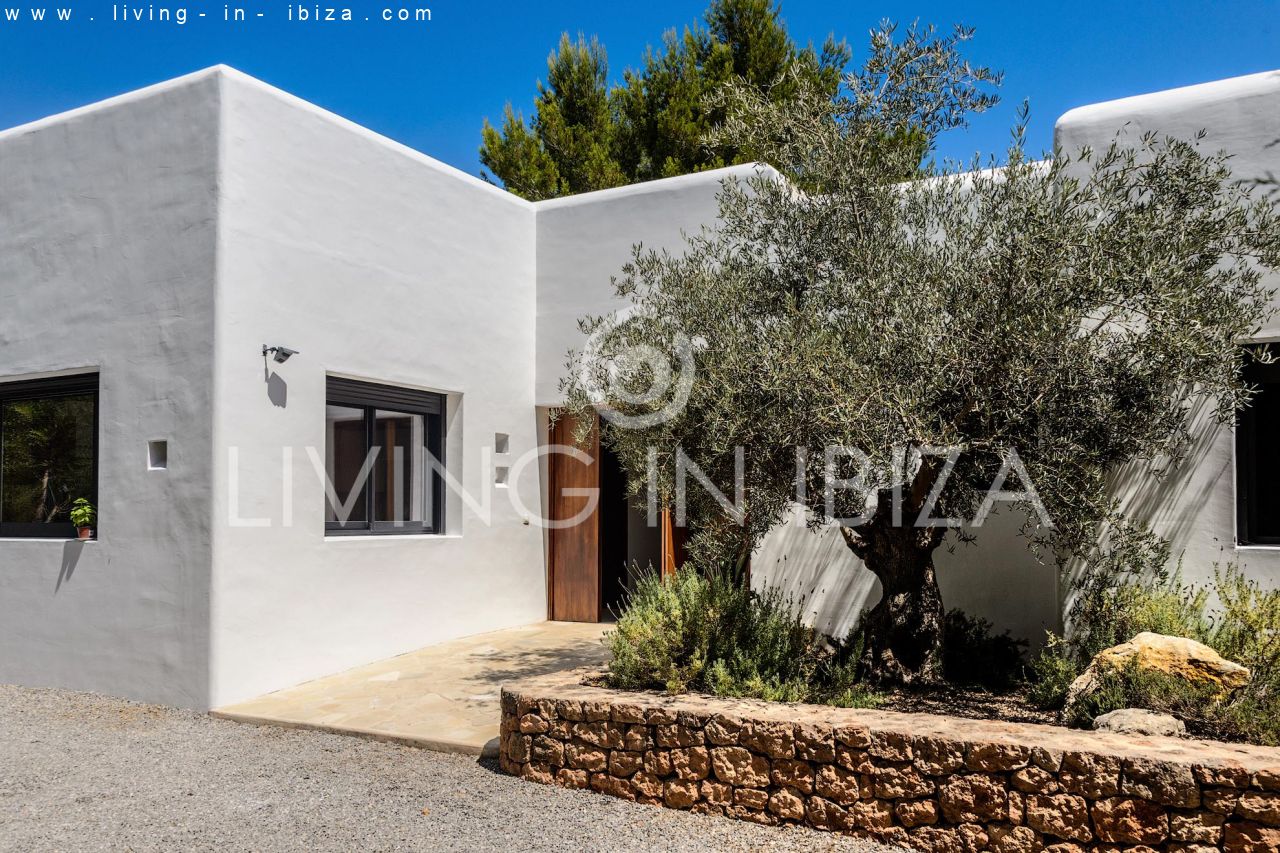 Atractiva casa moderna nueva en el campo cerca de Santa Gertrudis San Lorenzo, piscina, calefacción suelo radiante en alquiler anual a largo plazo