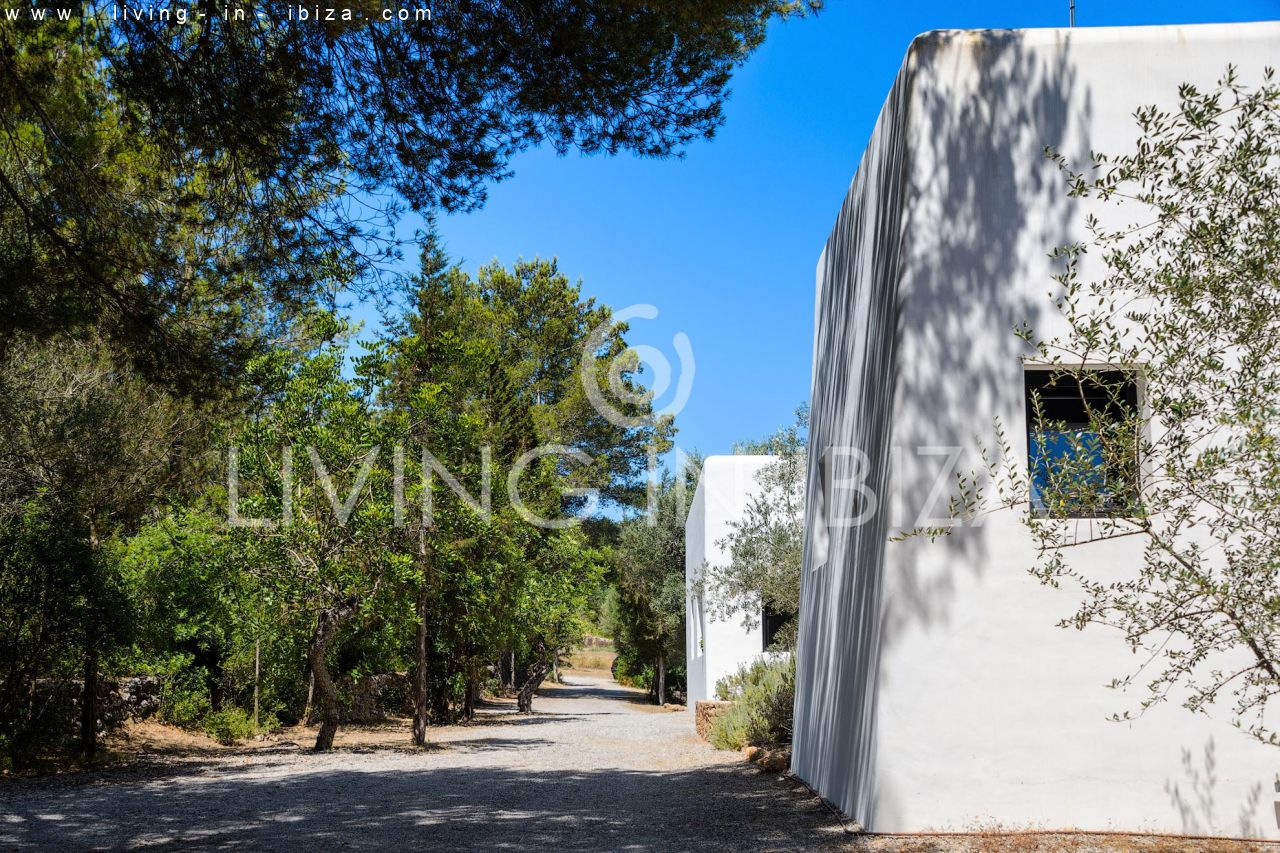 Atractiva casa moderna nueva en el campo cerca de Santa Gertrudis San Lorenzo, piscina, calefacción suelo radiante en alquiler anual a largo plazo