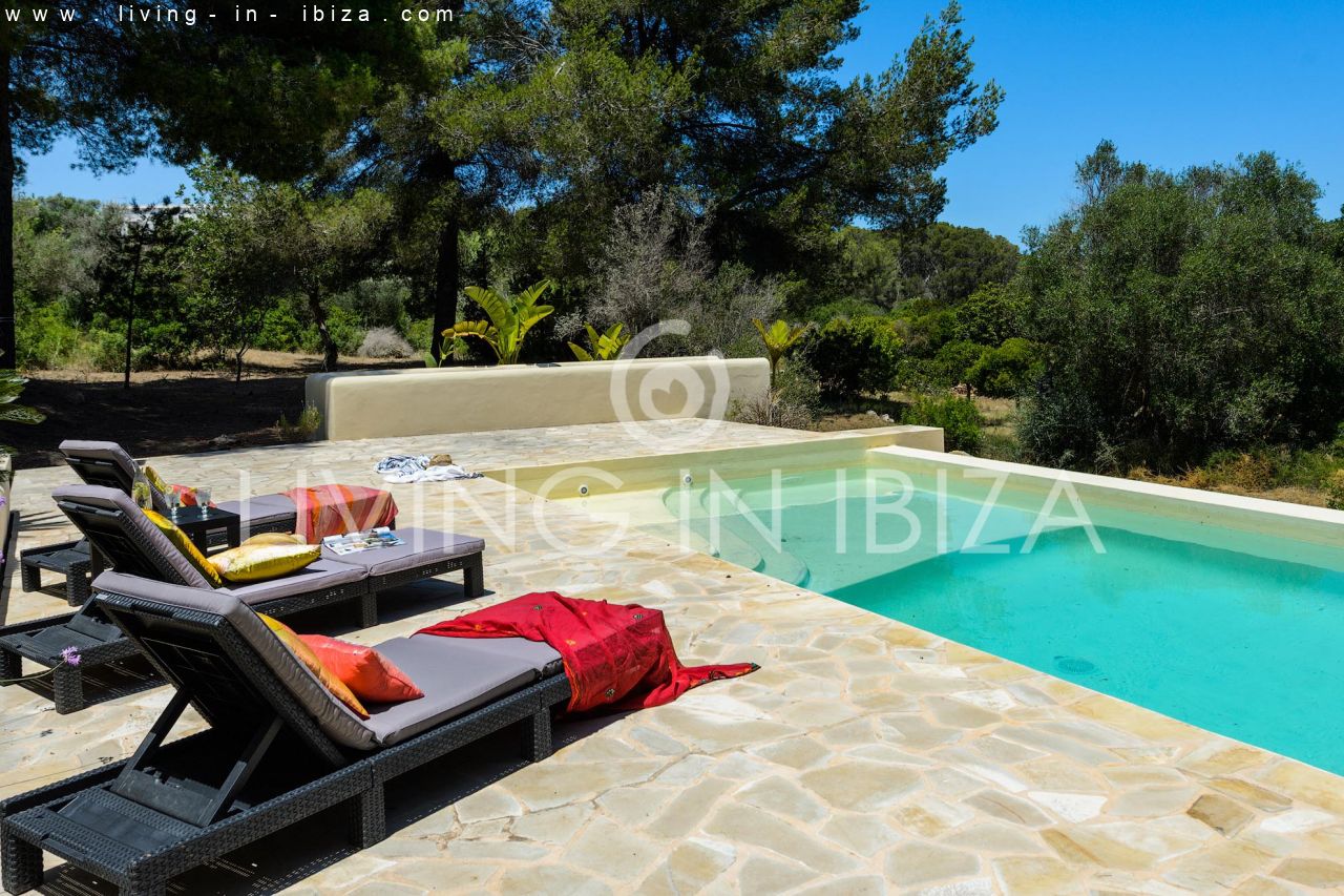 Atractiva casa moderna nueva en el campo cerca de Santa Gertrudis San Lorenzo, piscina, calefacción suelo radiante en alquiler anual a largo plazo