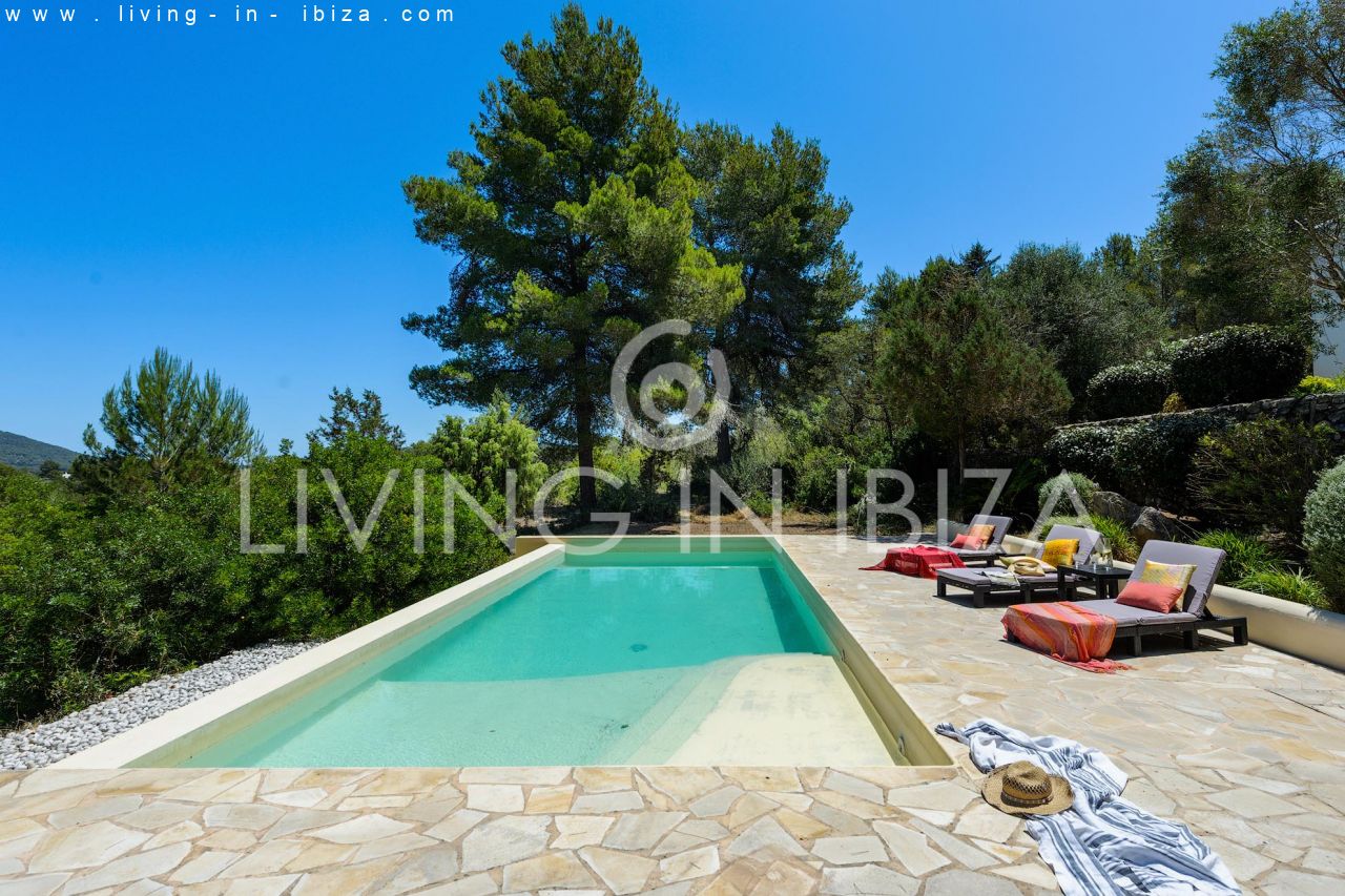 Atractiva casa moderna nueva en el campo cerca de Santa Gertrudis San Lorenzo, piscina, calefacción suelo radiante en alquiler anual a largo plazo