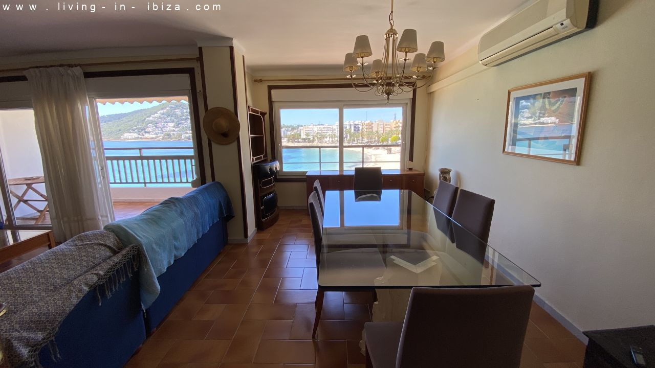 Alquiler de temporada, magnífico piso en Santa Eulalia del Rio Ibiza en primera linea, vistas al mar., playa y colinas