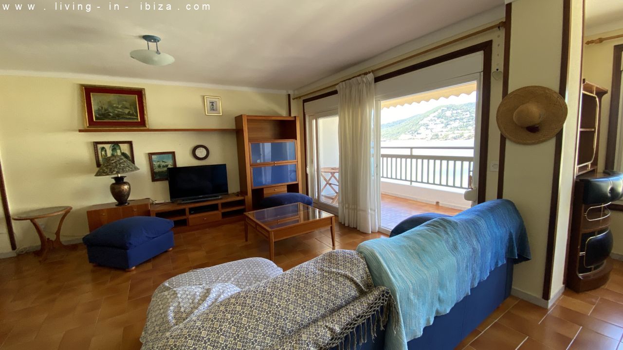 Alquiler de temporada, magnífico piso en Santa Eulalia del Rio Ibiza en primera linea, vistas al mar., playa y colinas