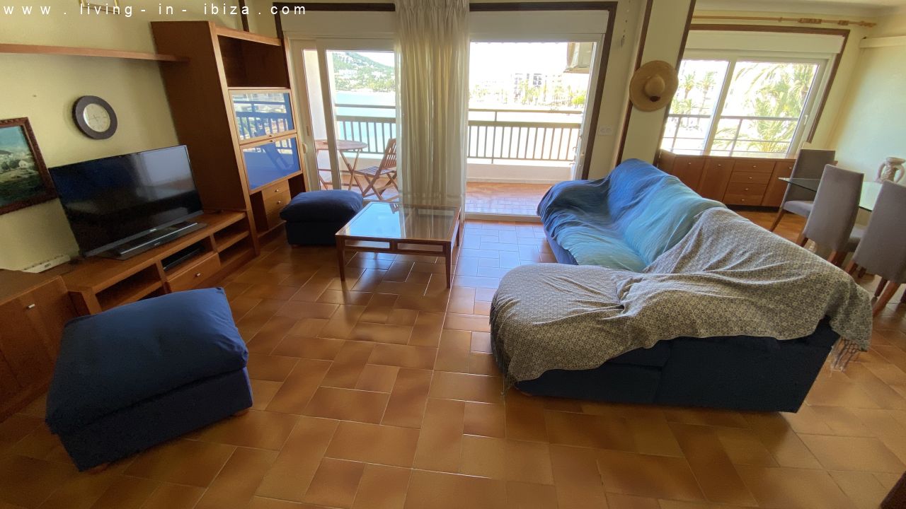 Alquiler de temporada, magnífico piso en Santa Eulalia del Rio Ibiza en primera linea, vistas al mar., playa y colinas