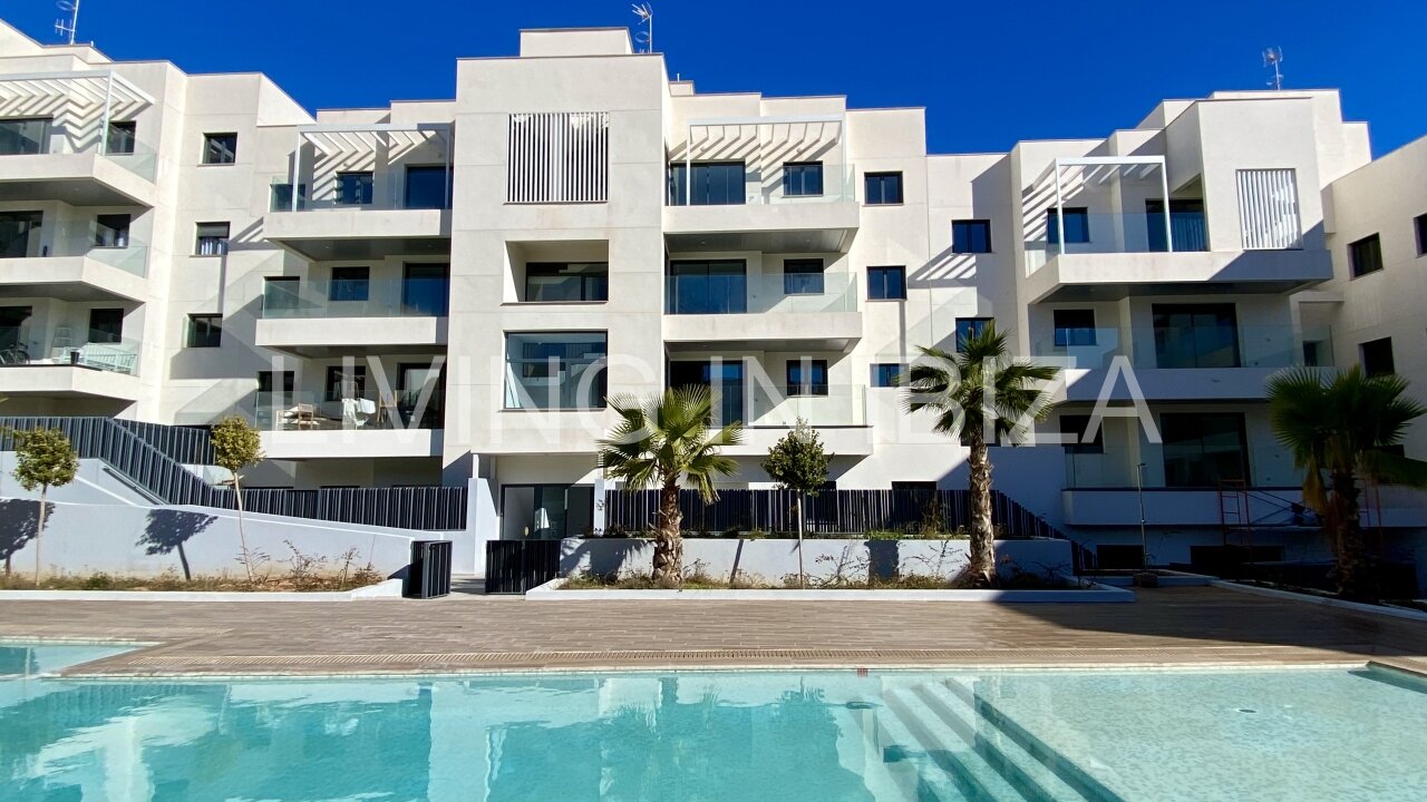 Can Buddha es un atractivo y moderno ático nuevo a estrenar sin amueblar en urbanización de lujo en la ciudad de Santa Eulalia del Río