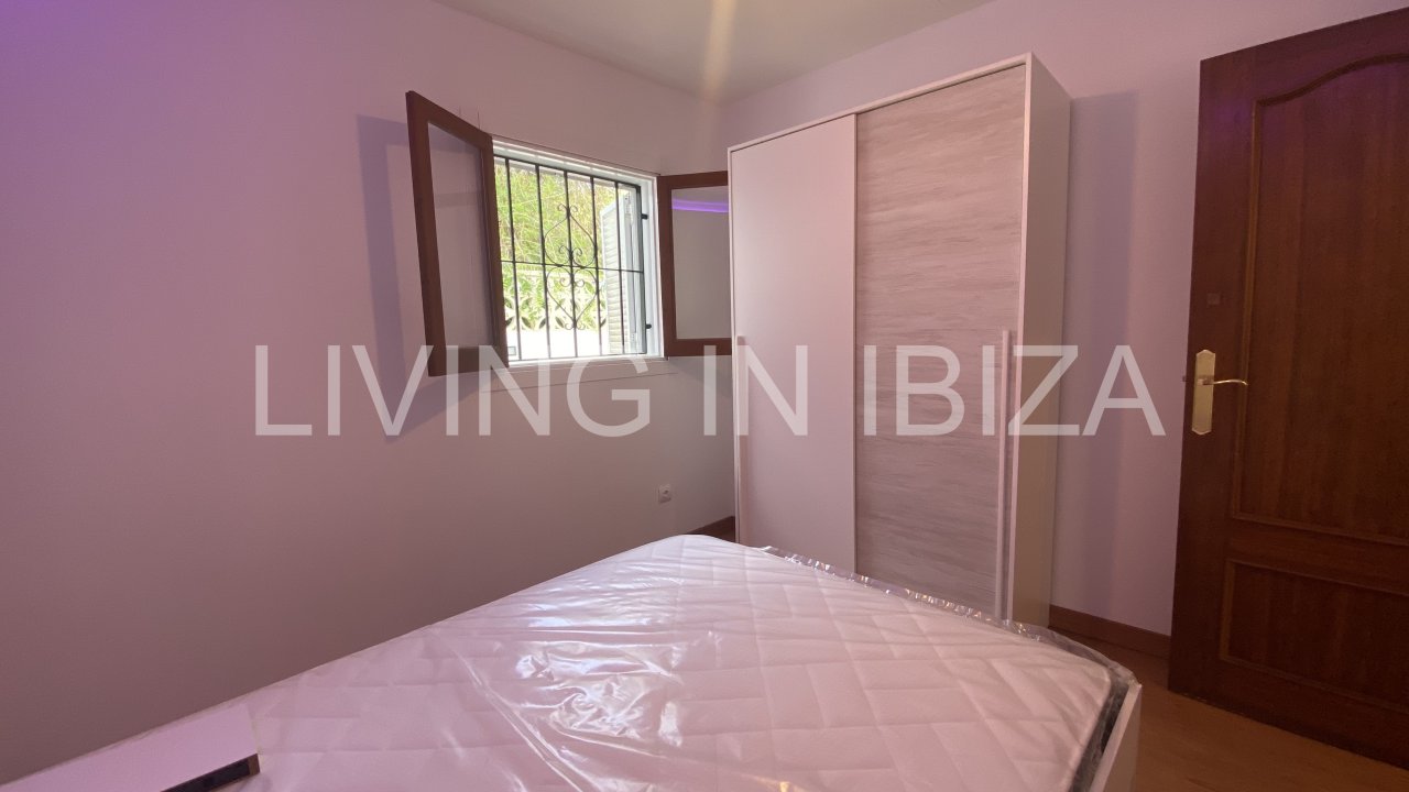 CONTRATO TEMPORAL. Se alquila confortable casa independiente, unifamiliar en Es Canar, Santa Eulalia del Rio. A unos 800 metros del mar. Con piscina