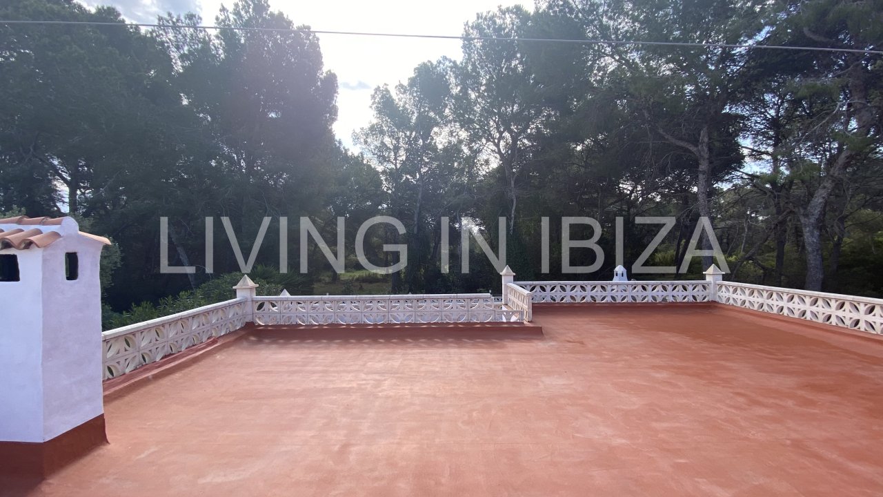 CONTRATO TEMPORAL. Se alquila confortable casa independiente, unifamiliar en Es Canar, Santa Eulalia del Rio. A unos 800 metros del mar. Con piscina