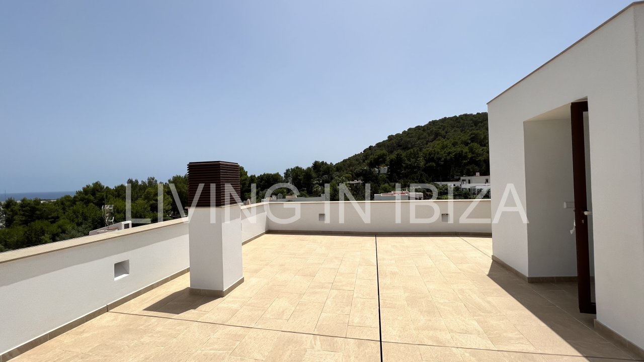 Alquiler anual. Magnífica villa de nueva construcción a estrenar de estilo moderno con piscina y vistas al mar se alquila a largo plazo en zona reside