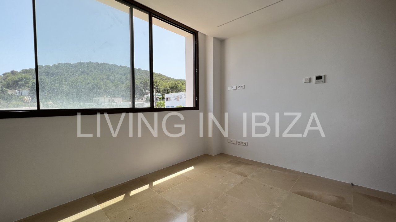 Alquiler anual. Magnífica villa de nueva construcción a estrenar de estilo moderno con piscina y vistas al mar se alquila a largo plazo en zona reside