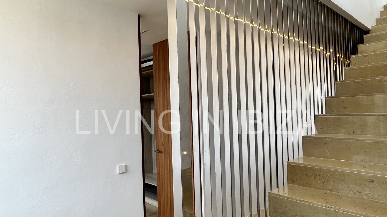 Alquiler anual. Magnífica villa de nueva construcción a estrenar de estilo moderno con piscina y vistas al mar se alquila a largo plazo en zona reside