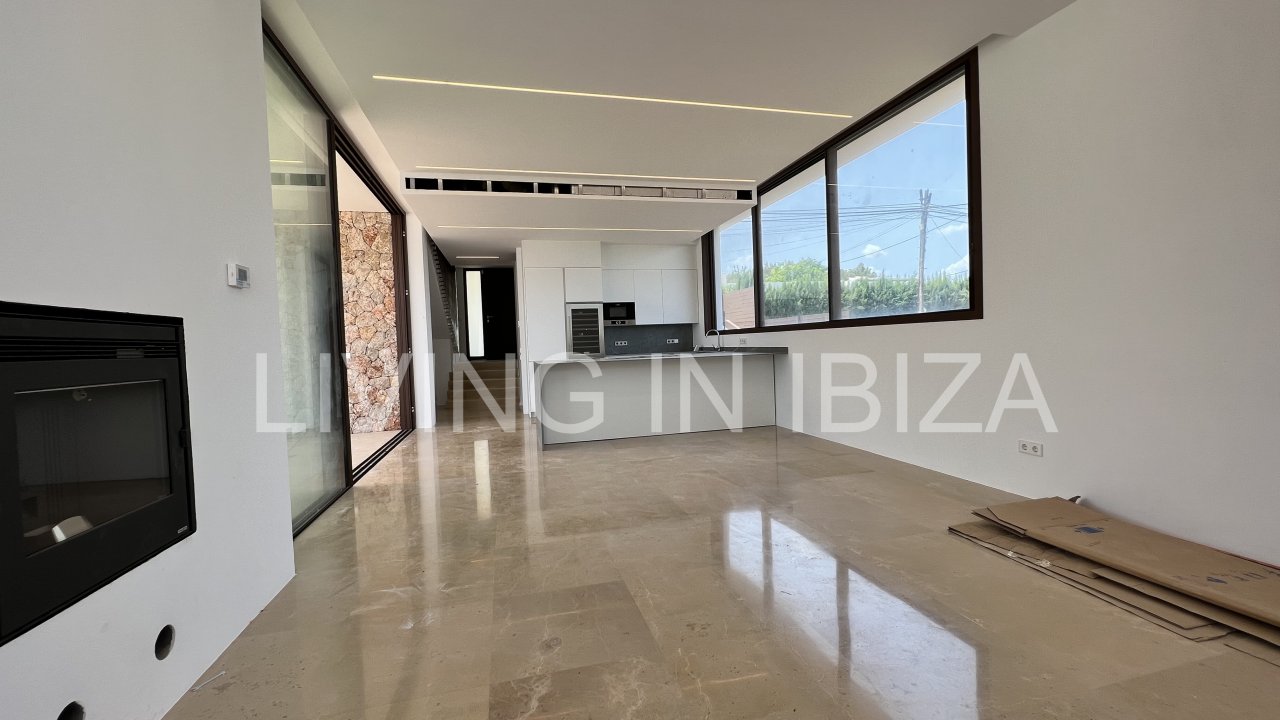 Alquiler anual. Magnífica villa de nueva construcción a estrenar de estilo moderno con piscina y vistas al mar se alquila a largo plazo en zona reside