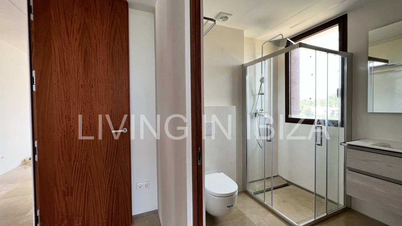 Alquiler anual. Magnífica villa de nueva construcción a estrenar de estilo moderno con piscina y vistas al mar se alquila a largo plazo en zona reside