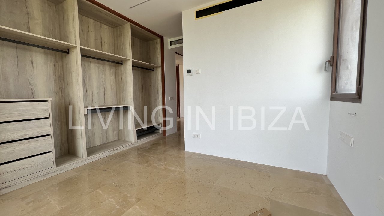 Alquiler anual. Magnífica villa de nueva construcción a estrenar de estilo moderno con piscina y vistas al mar se alquila a largo plazo en zona reside