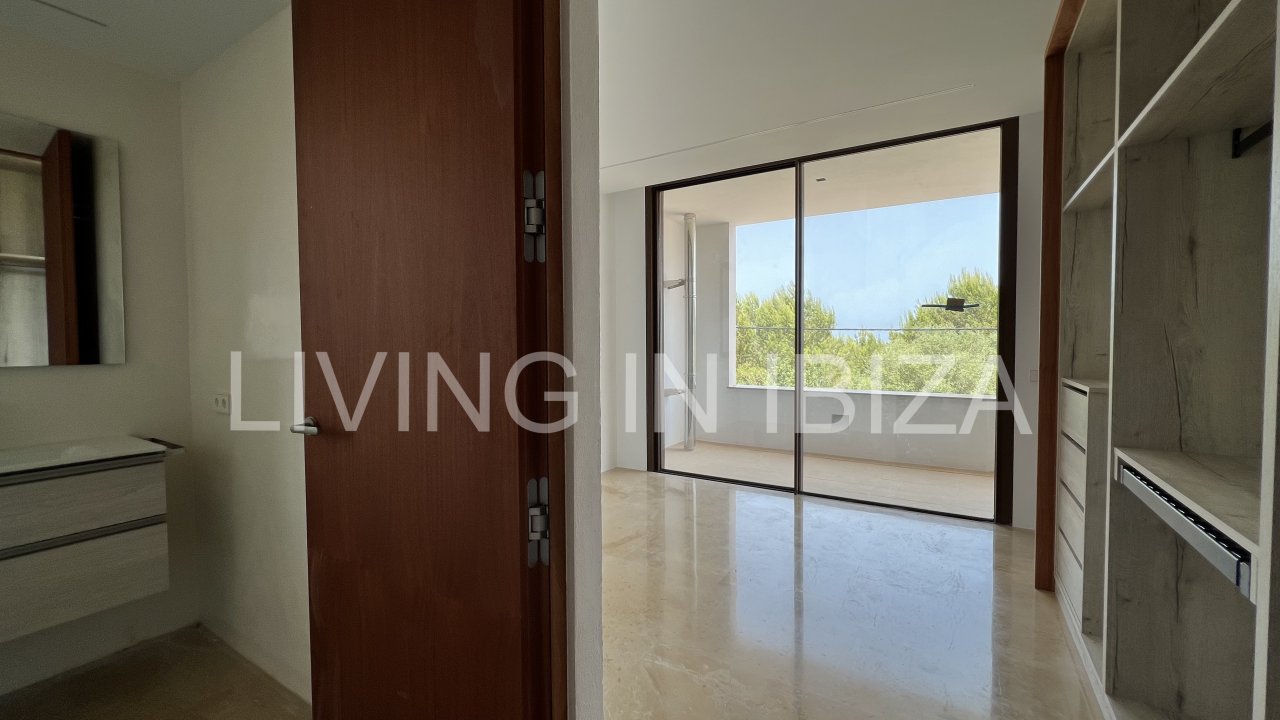 Alquiler anual. Magnífica villa de nueva construcción a estrenar de estilo moderno con piscina y vistas al mar se alquila a largo plazo en zona reside