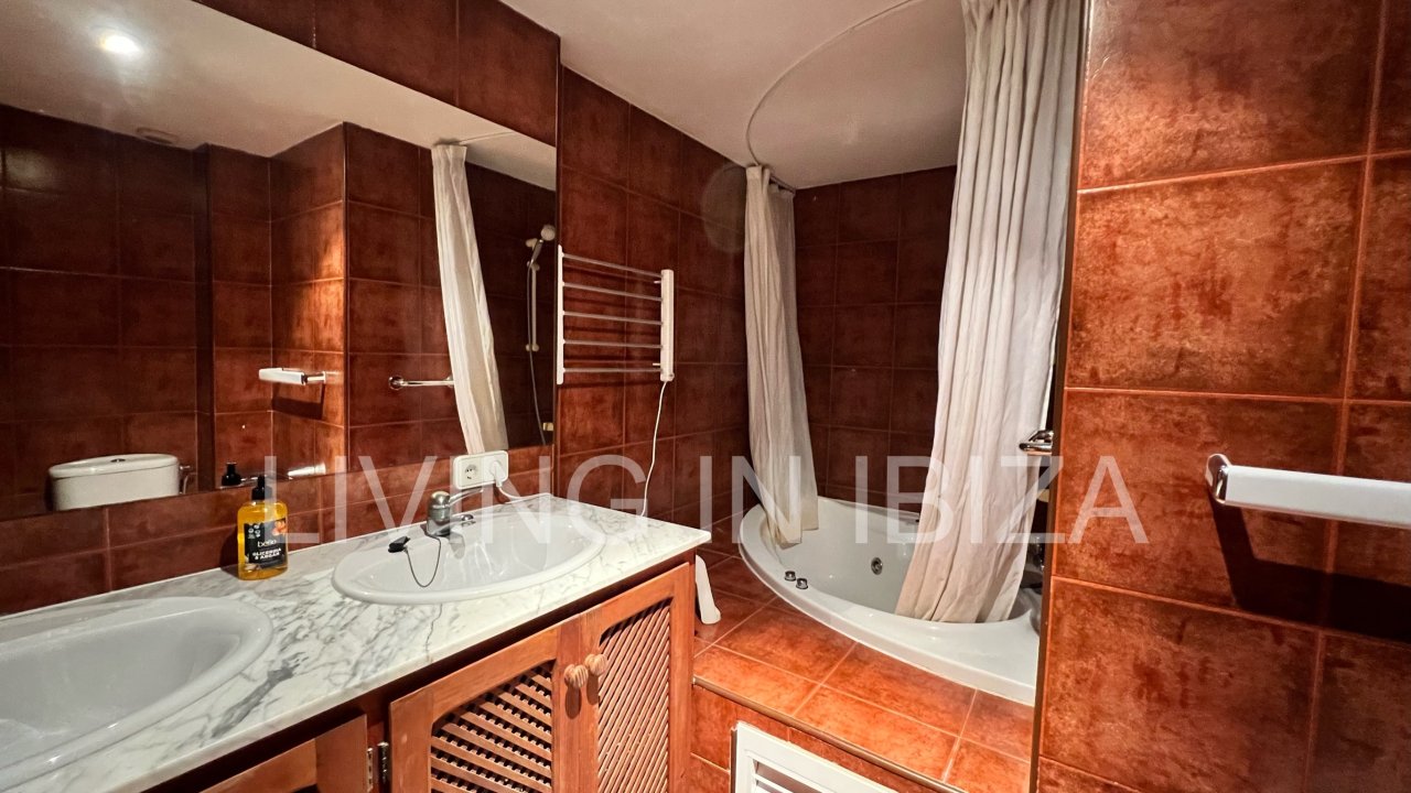 Alquiler temporal. Piso Chloe: alquiler a corto plazo. Disponible a partir del 20 de septiembre de 2025. El precio anunciado es para un contrato de 9