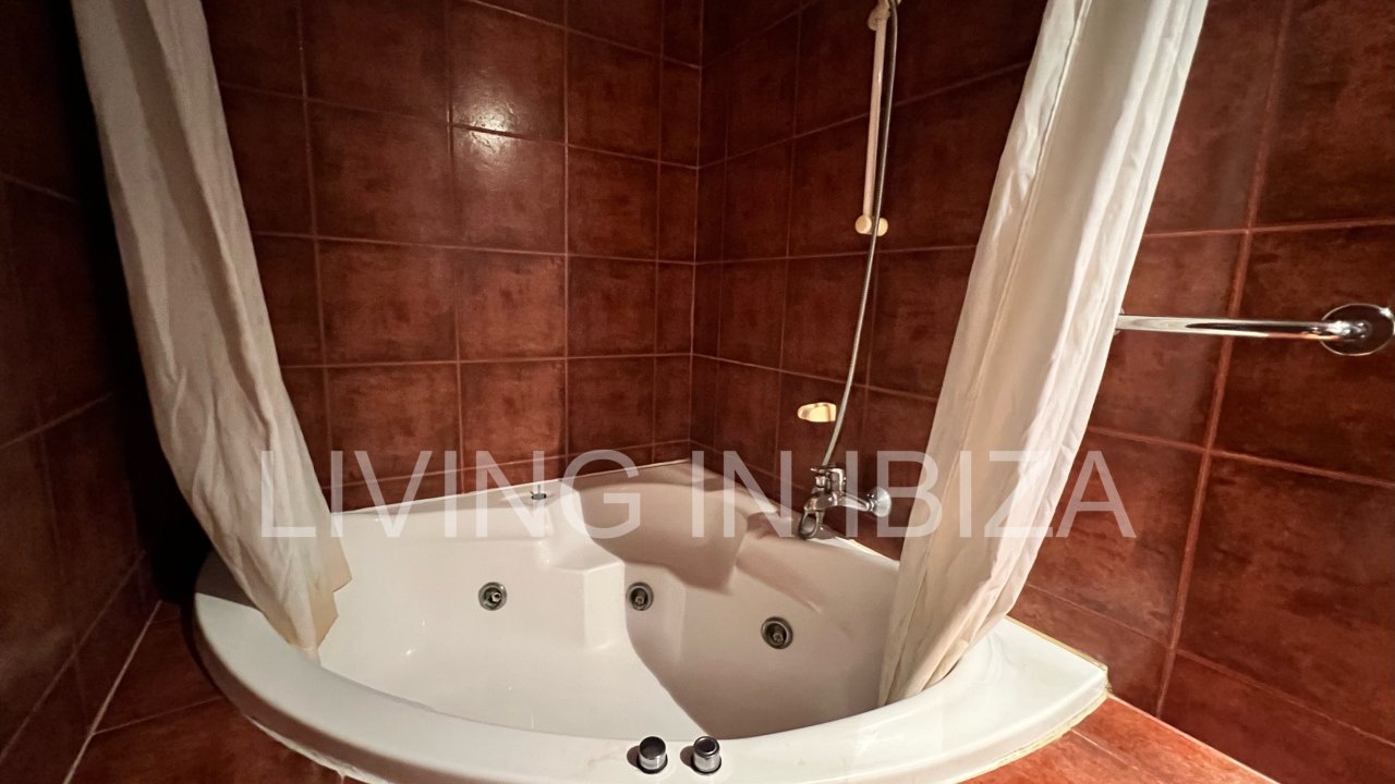 Alquiler temporal. Piso Chloe: alquiler a corto plazo. Disponible a partir del 20 de septiembre de 2025. El precio anunciado es para un contrato de 9