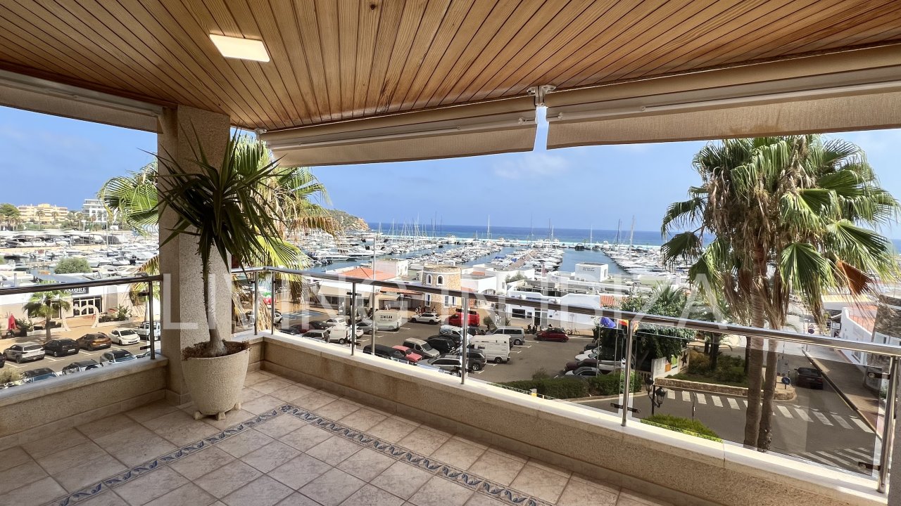 Santa Eulalia del Río: Piso en alquiler anual. Elegante piso en primera línea de mar sobre el paseo marítimo de Santa Eulalia del Río, Ibiza. Incluye 1 plaza de parking Santa Eulalia del Río: Piso en alquiler anual. Elegante piso en primera línea de mar sobre el paseo marítimo de Santa Eulalia del Río, Ibiza. Incluye 1 plaza de parking
