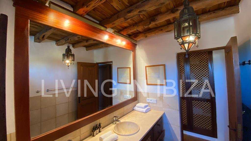 Alquiler larga temporada. Impresionante casa de campo típica ibicenca. Exquisita con muy buen gusto y calidad