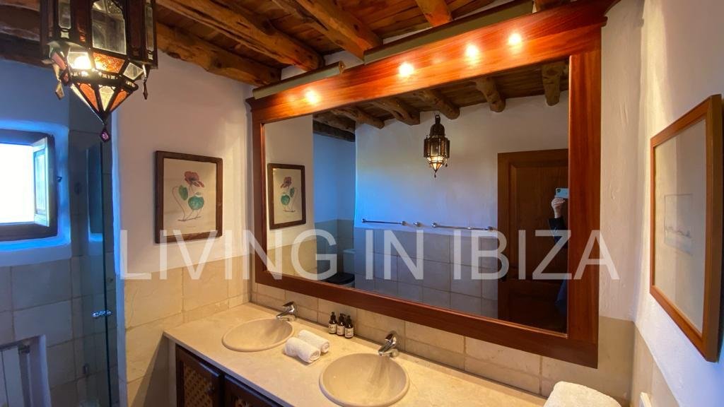 Alquiler larga temporada. Impresionante casa de campo típica ibicenca. Exquisita con muy buen gusto y calidad
