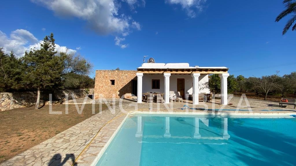Alquiler larga temporada. Impresionante casa de campo típica ibicenca. Exquisita con muy buen gusto y calidad