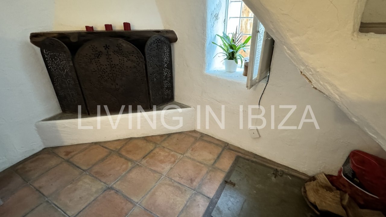 A LA VENTA, una singular casa de 3 plantas, totalmente reformada, en el centro de DALT VILA, Ibiza.