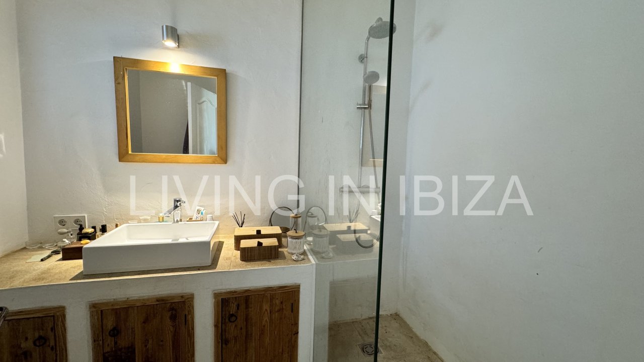 A LA VENTA, una singular casa de 3 plantas, totalmente reformada, en el centro de DALT VILA, Ibiza.