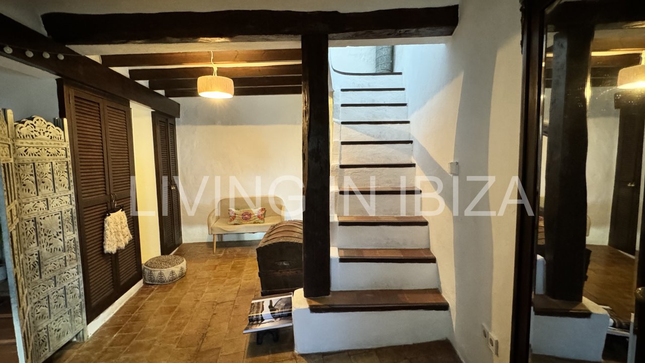A LA VENTA, una singular casa de 3 plantas, totalmente reformada, en el centro de DALT VILA, Ibiza.