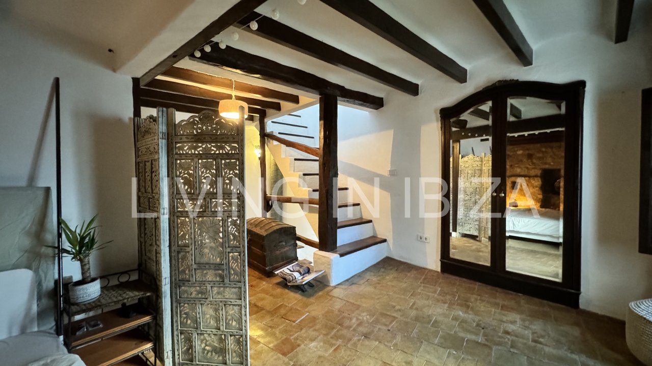 A LA VENTA, una singular casa de 3 plantas, totalmente reformada, en el centro de DALT VILA, Ibiza.