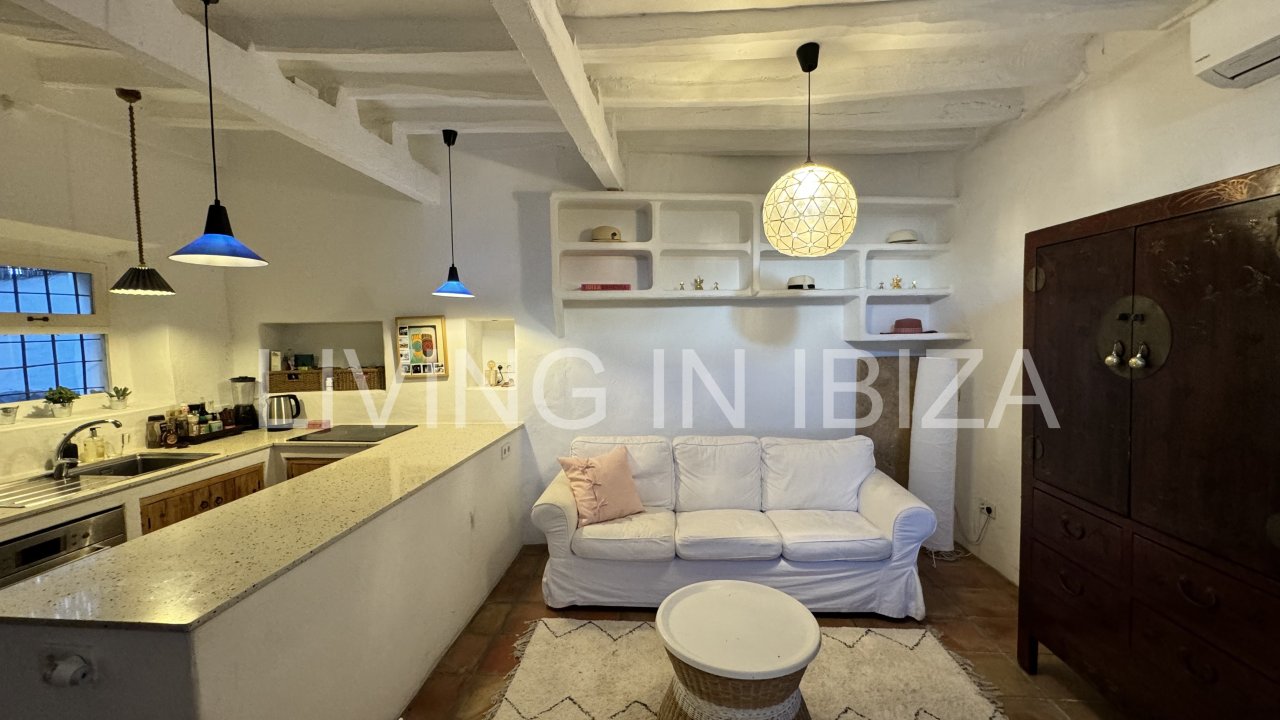 A LA VENTA, una singular casa de 3 plantas, totalmente reformada, en el centro de DALT VILA, Ibiza.