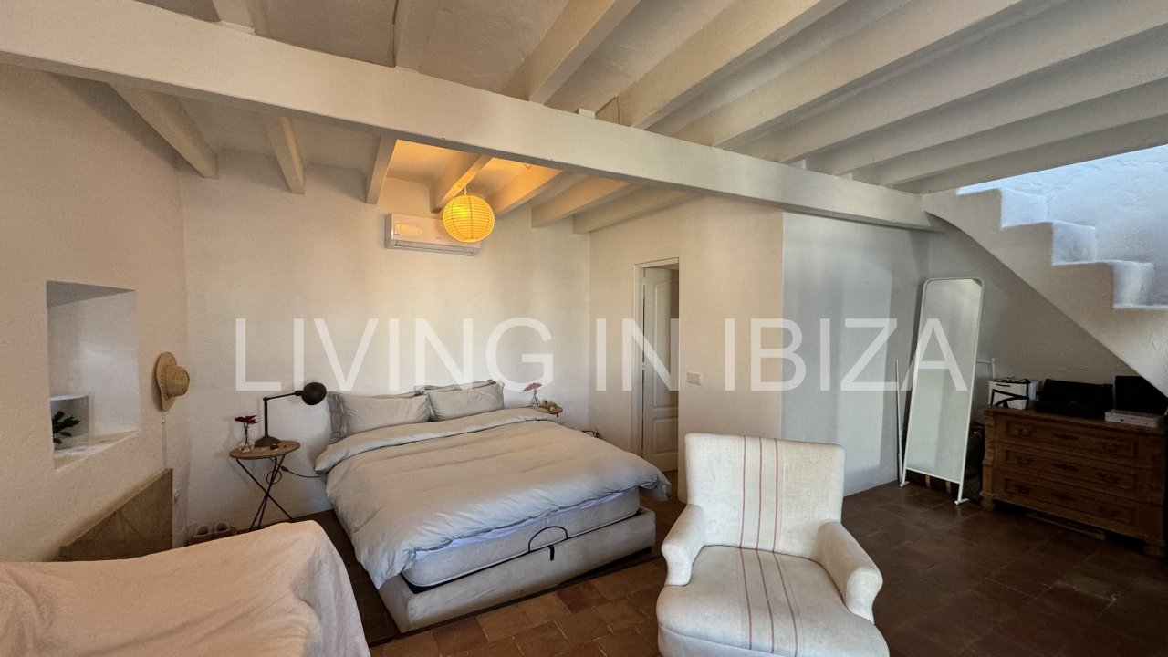 A LA VENTA, una singular casa de 3 plantas, totalmente reformada, en el centro de DALT VILA, Ibiza.