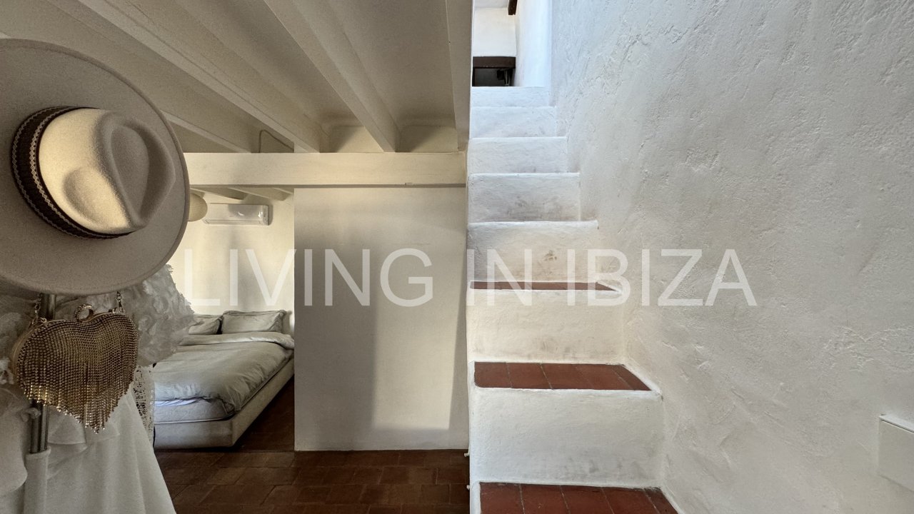A LA VENTA, una singular casa de 3 plantas, totalmente reformada, en el centro de DALT VILA, Ibiza.