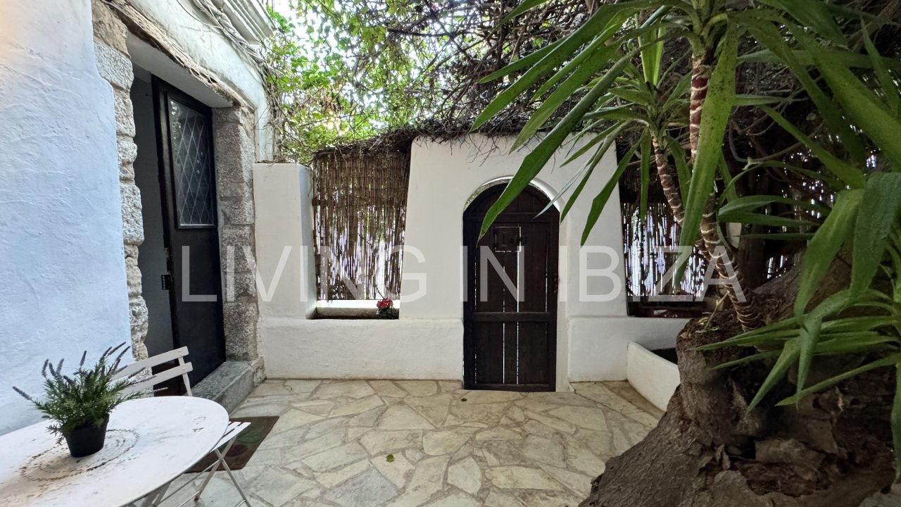 A LA VENTA, una singular casa de 3 plantas, totalmente reformada, en el centro de DALT VILA, Ibiza.
