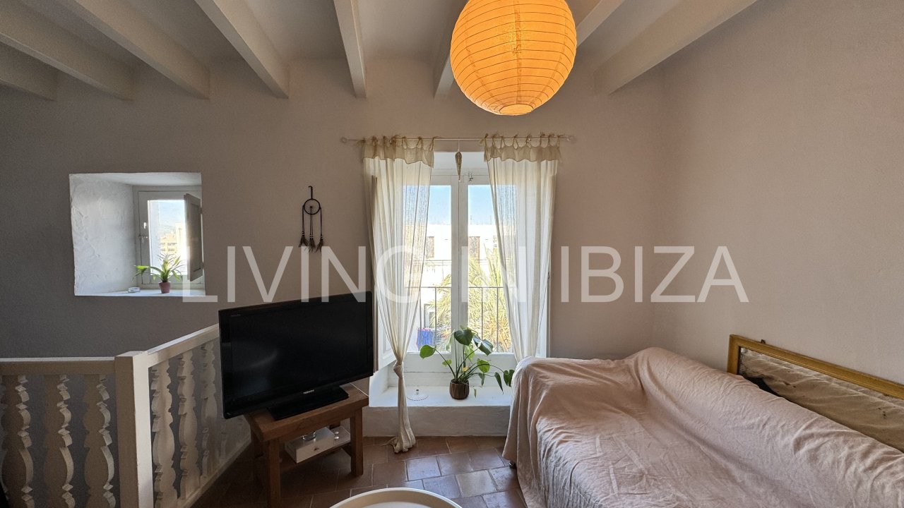 A LA VENTA, una singular casa de 3 plantas, totalmente reformada, en el centro de DALT VILA, Ibiza.