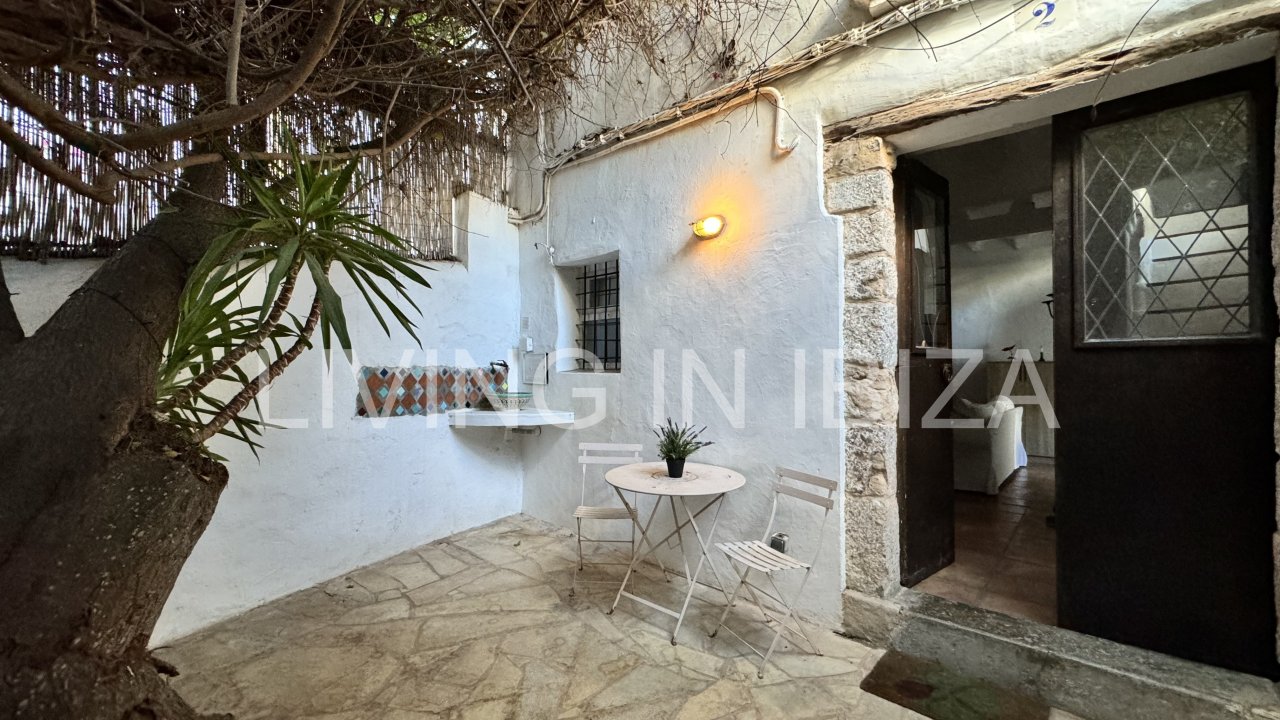 A LA VENTA, una singular casa de 3 plantas, totalmente reformada, en el centro de DALT VILA, Ibiza.