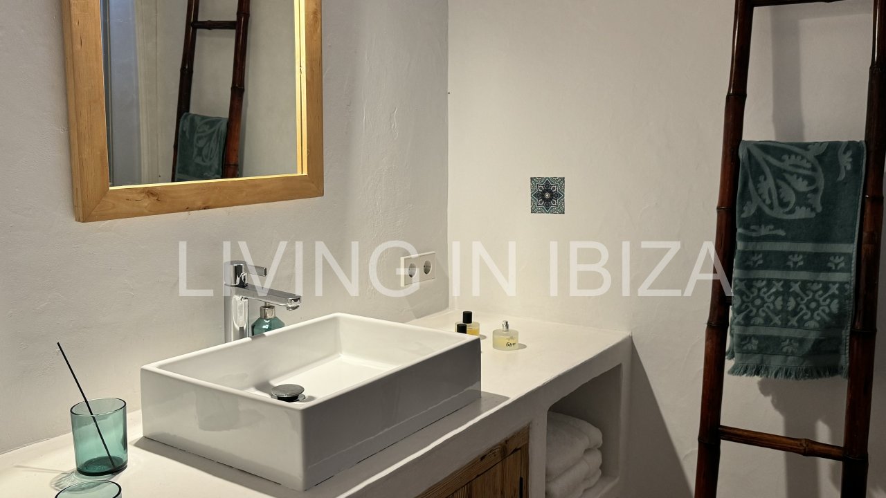 A LA VENTA, una singular casa de 3 plantas, totalmente reformada, en el centro de DALT VILA, Ibiza.