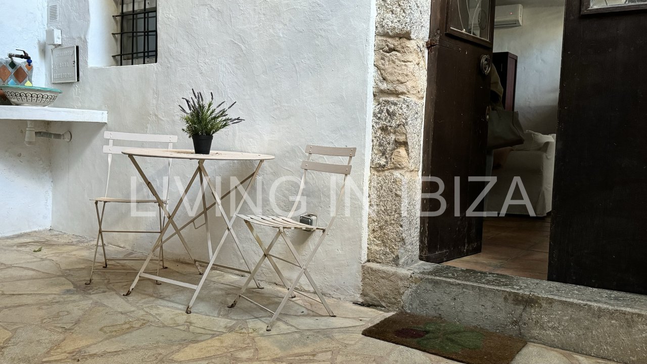 A LA VENTA, una singular casa de 3 plantas, totalmente reformada, en el centro de DALT VILA, Ibiza.
