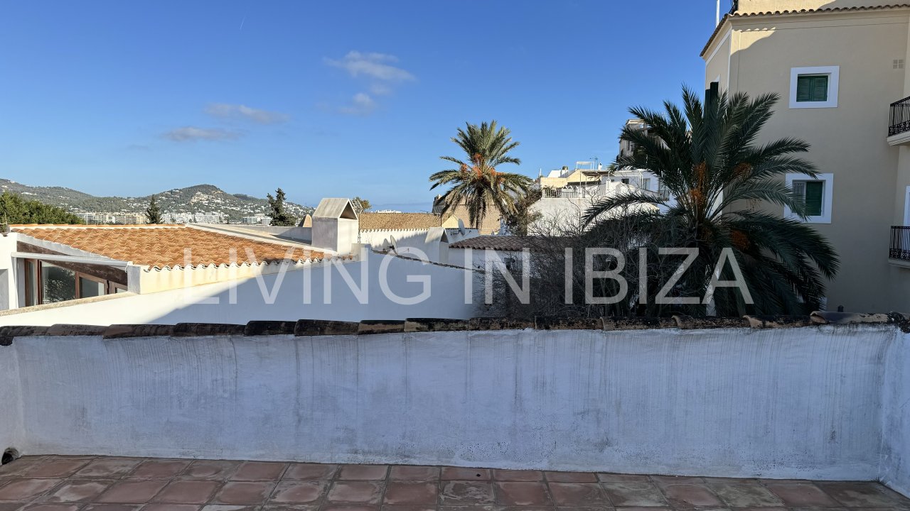 A LA VENTA, una singular casa de 3 plantas, totalmente reformada, en el centro de DALT VILA, Ibiza.