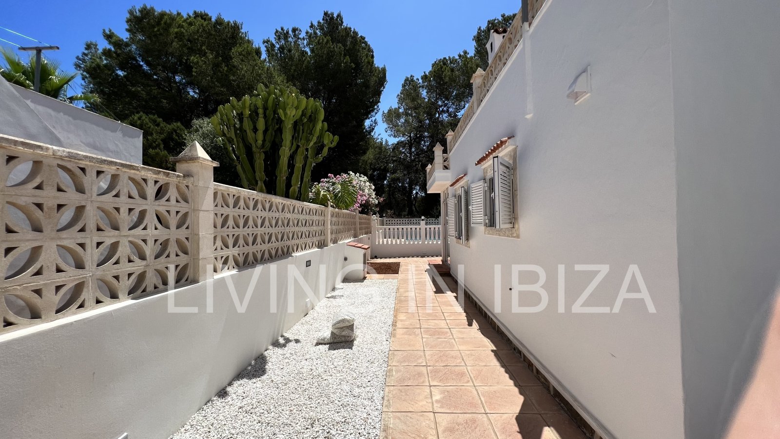 CONTRATO TEMPORAL. Se alquila confortable casa independiente, unifamiliar en Es Canar, Santa Eulalia del Rio. A unos 800 metros del mar. Con piscina