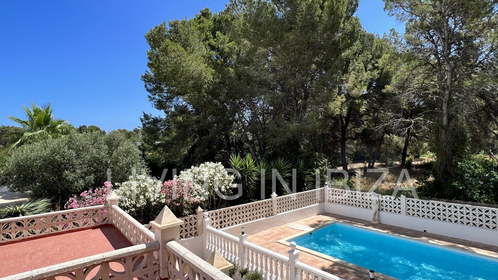 CONTRATO TEMPORAL. Se alquila confortable casa independiente, unifamiliar en Es Canar, Santa Eulalia del Rio. A unos 800 metros del mar. Con piscina