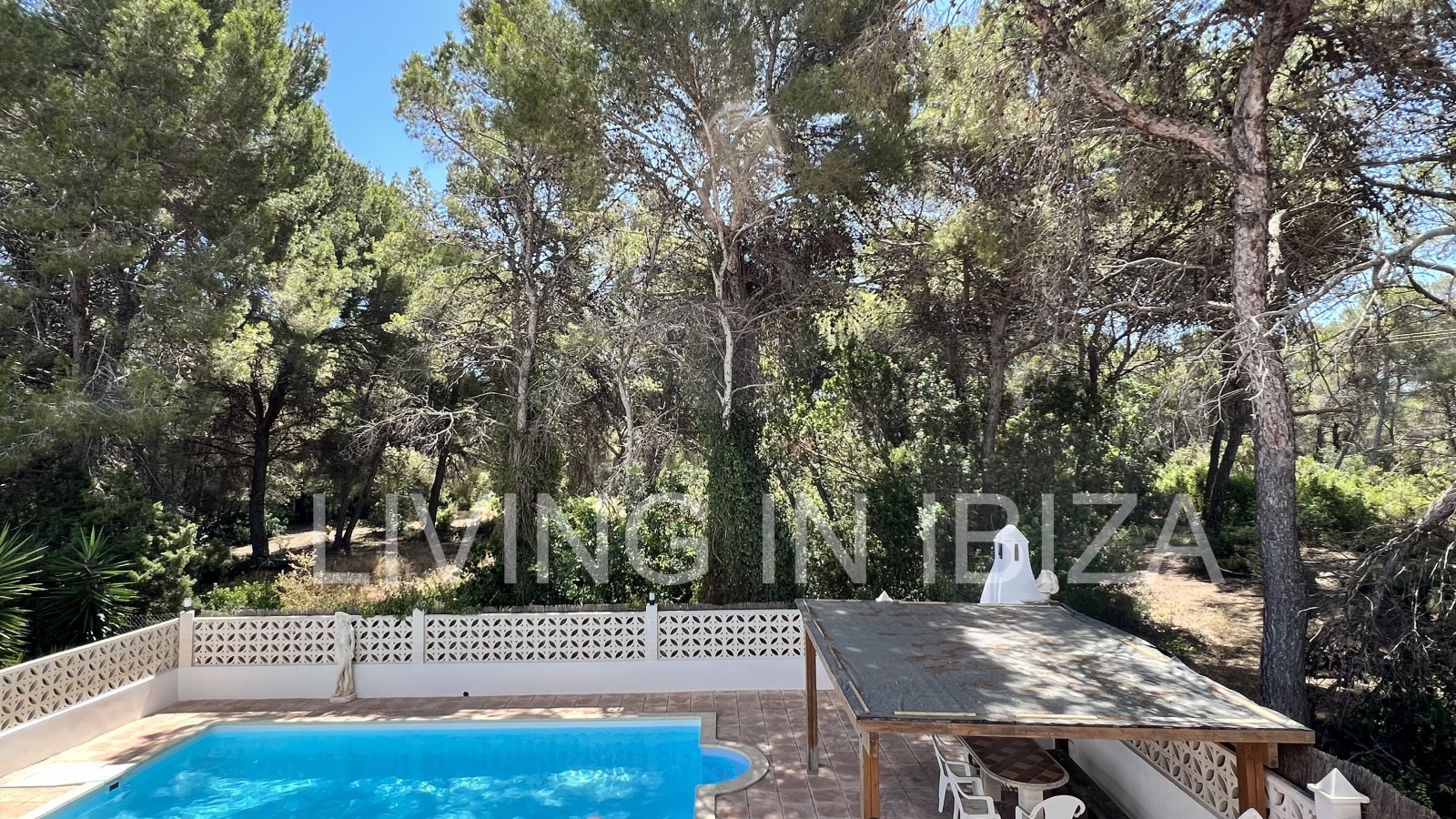 CONTRATO TEMPORAL. Se alquila confortable casa independiente, unifamiliar en Es Canar, Santa Eulalia del Rio. A unos 800 metros del mar. Con piscina