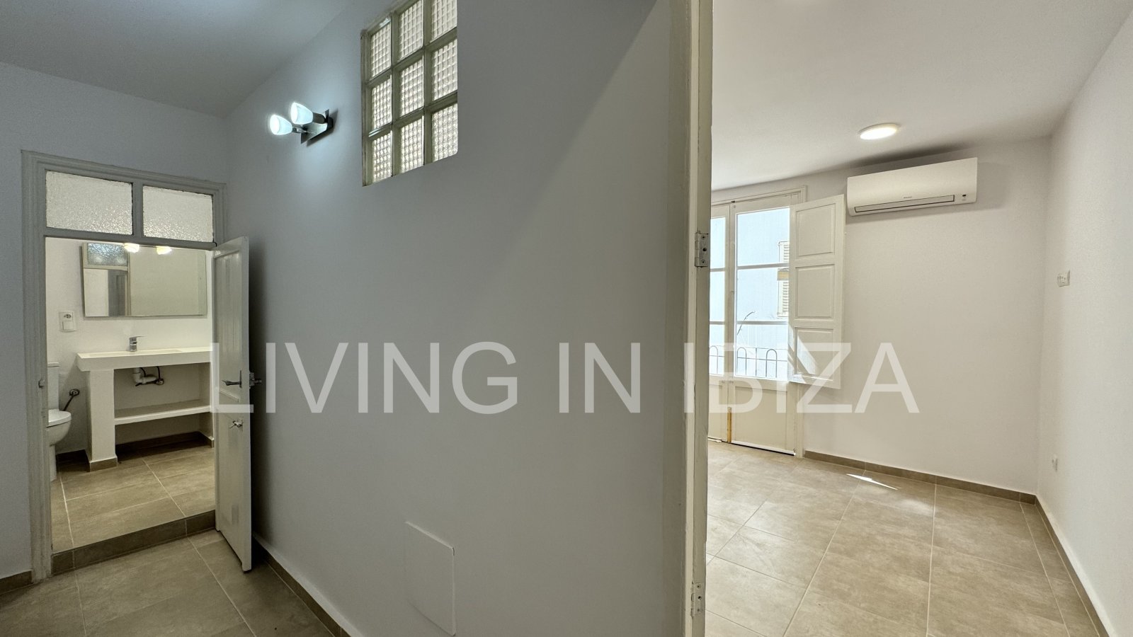 Alquiler larga temporada/contrato anual, piso antiguo recién reformado de aprox. 100 m2 con techos altos en el emblemático Paseo de Vara de Rey de Ibi